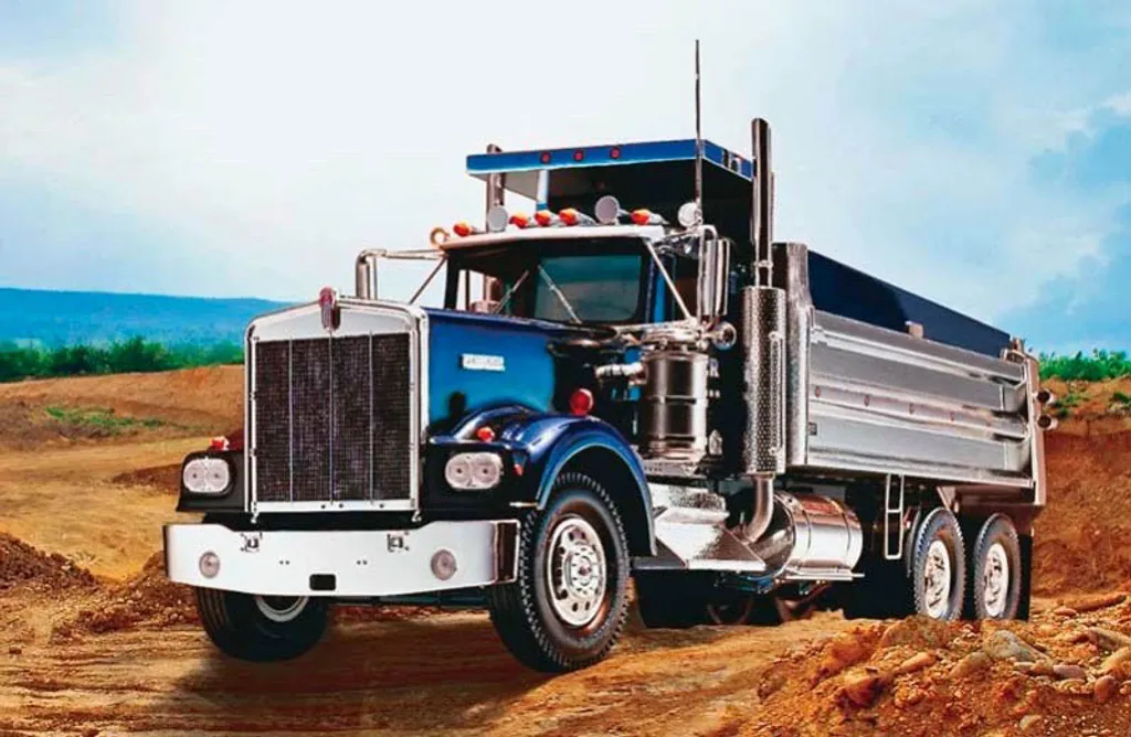 Kenworth W-900 Dump Truck Revell - Maquette Camion Benne 1/25 - 07510