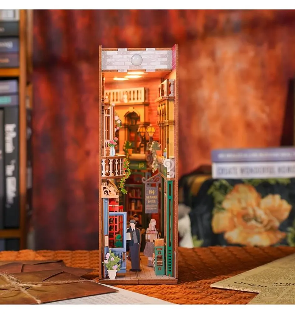 Idée Cadeau Maquette 3D Bois 84 Charing Cross Road pour Coin Lecture