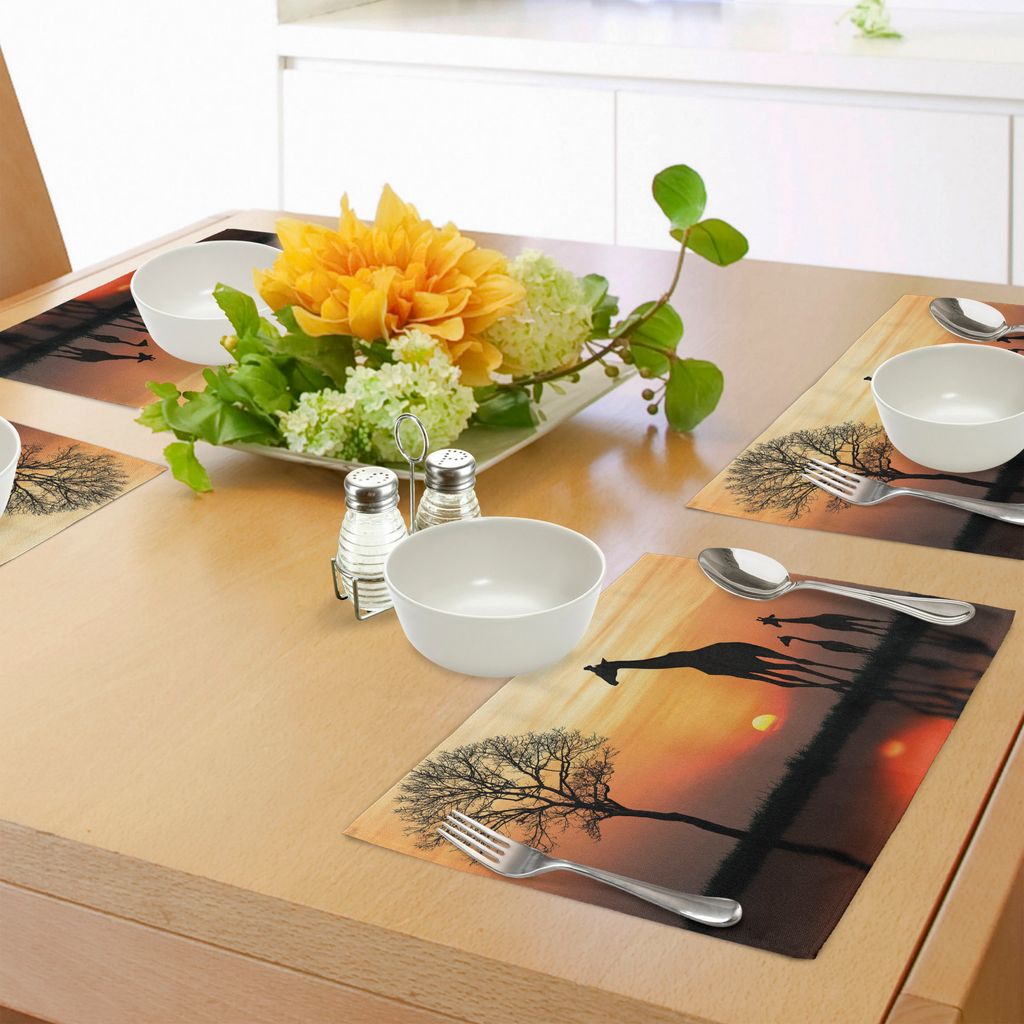 ABAKUHAUS Afrika Platzmatten, Giraffen auf Büschen durch den See-Oberflächen-Horizont in der Mitte von nirgendwo Bild, Tiscjdeco aus Farbfesten S...