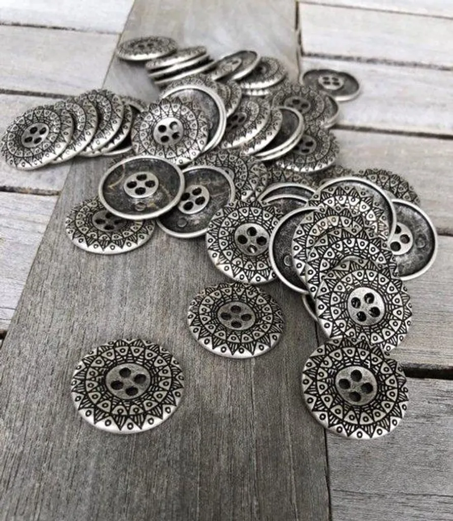 Boutons argentés 15 à 25mm pour personnaliser vos vêtements et vestes