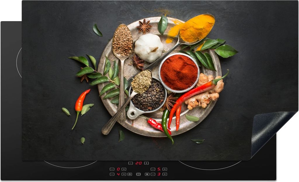 KitchenYeah Herdabdeckplatte Gewürze - Teller - Pfeffer - Schwarz - Löffel - Silber , 89x51cm, Küche Deko, Glaskeramikkochfeld Herdabdeckung, ...