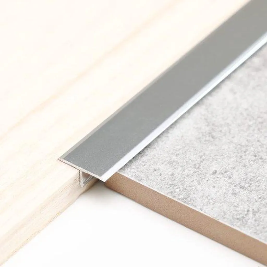Moulure décorative en T aluminium argent mat 20mm pour sol stratifié