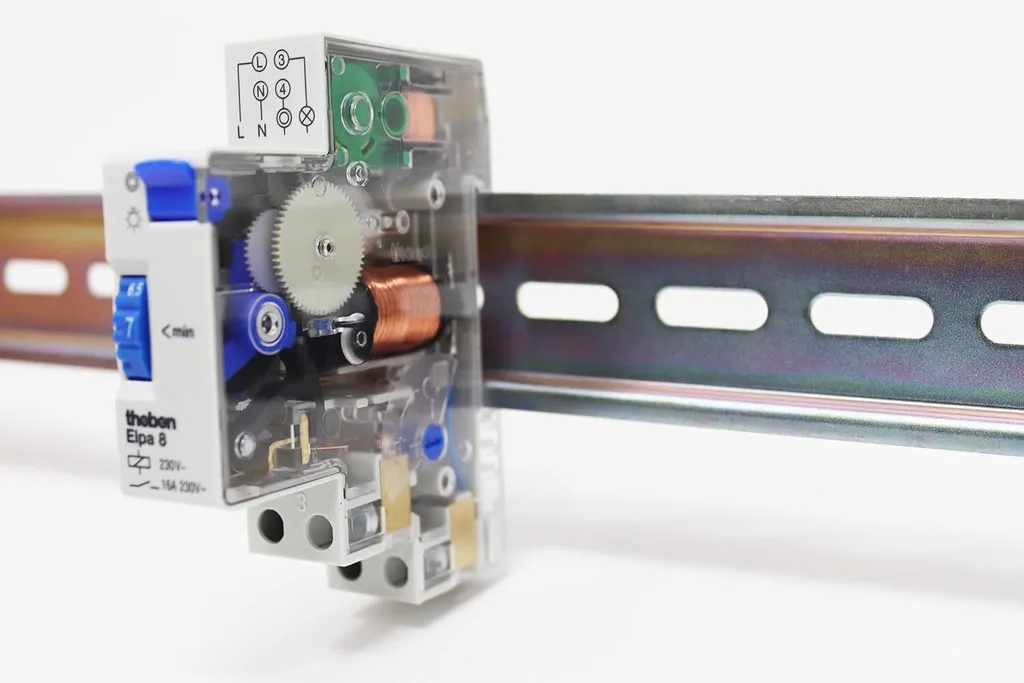 Minuterie escalier Theben électromécanique rail DIN pour éclairage