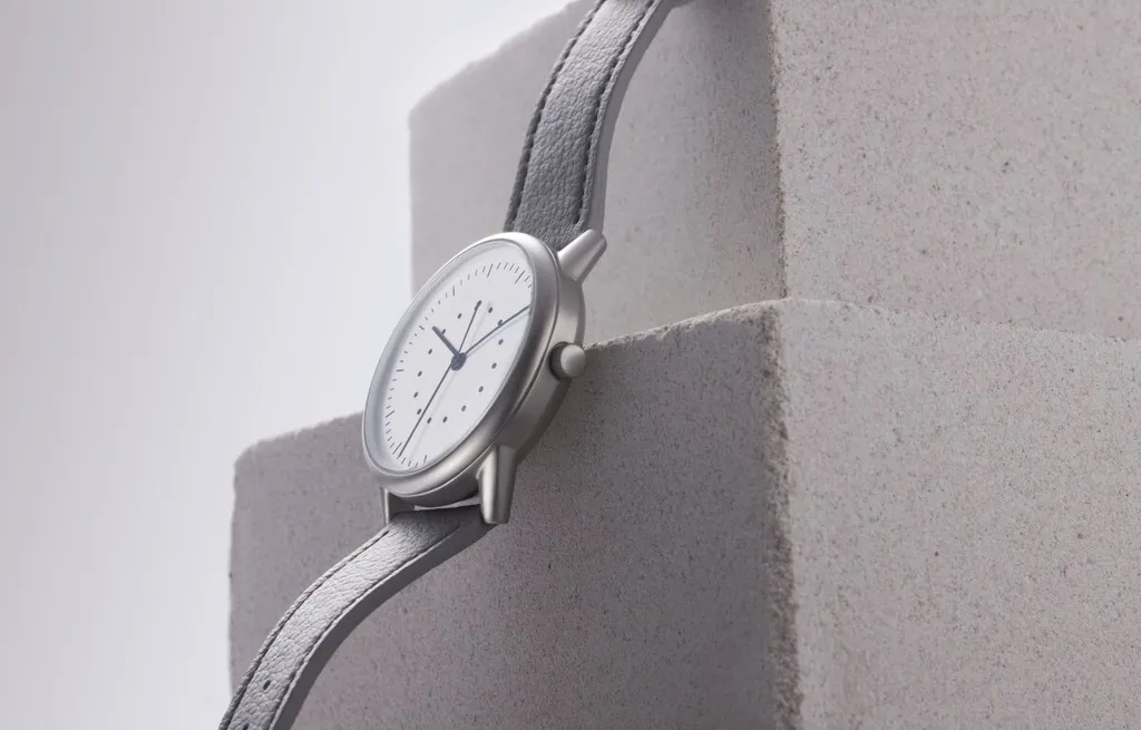 Garde-temps automatique gris avec boîtier acier inoxydable brossé