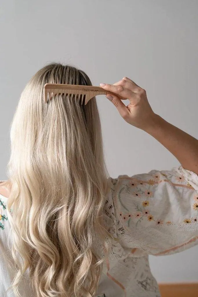 Peigne démêloir en teck véritable à manche pour cheveux épais et frisés