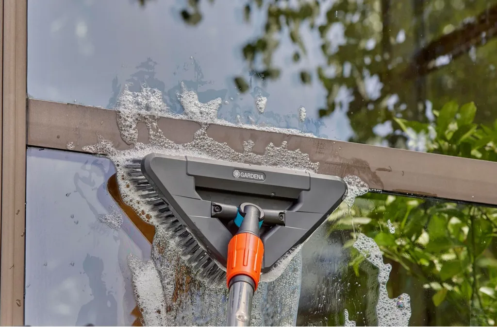 Brosse Gardena Cleansystem Soft Flex : finissez-en avec les rayures