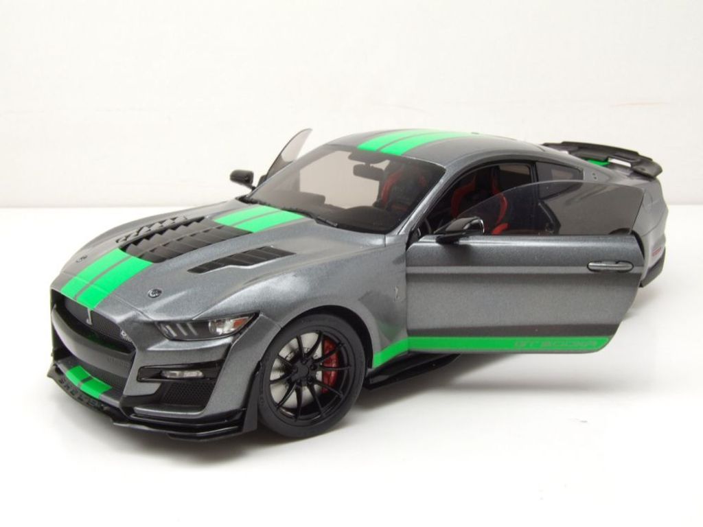 Modellauto 1:18 Ford Shelby GT500 grau-grün Produktbild 5