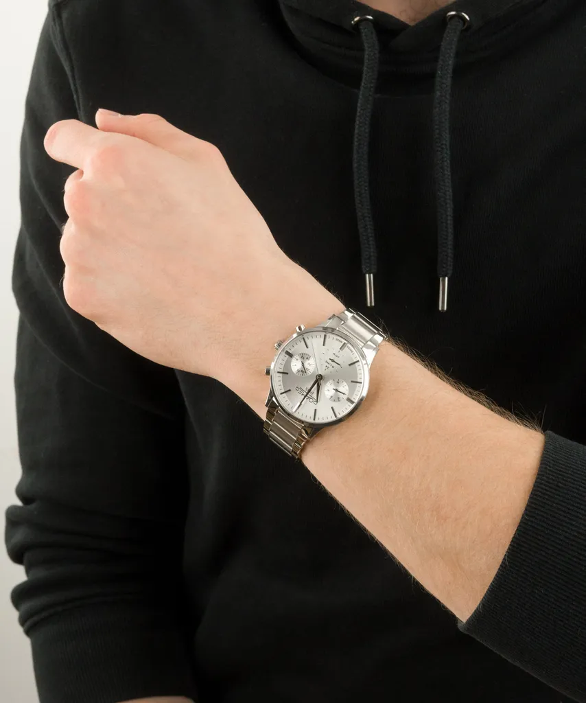 Montre multifonctions Roamer R-Line : précision suisse et robustesse - 9