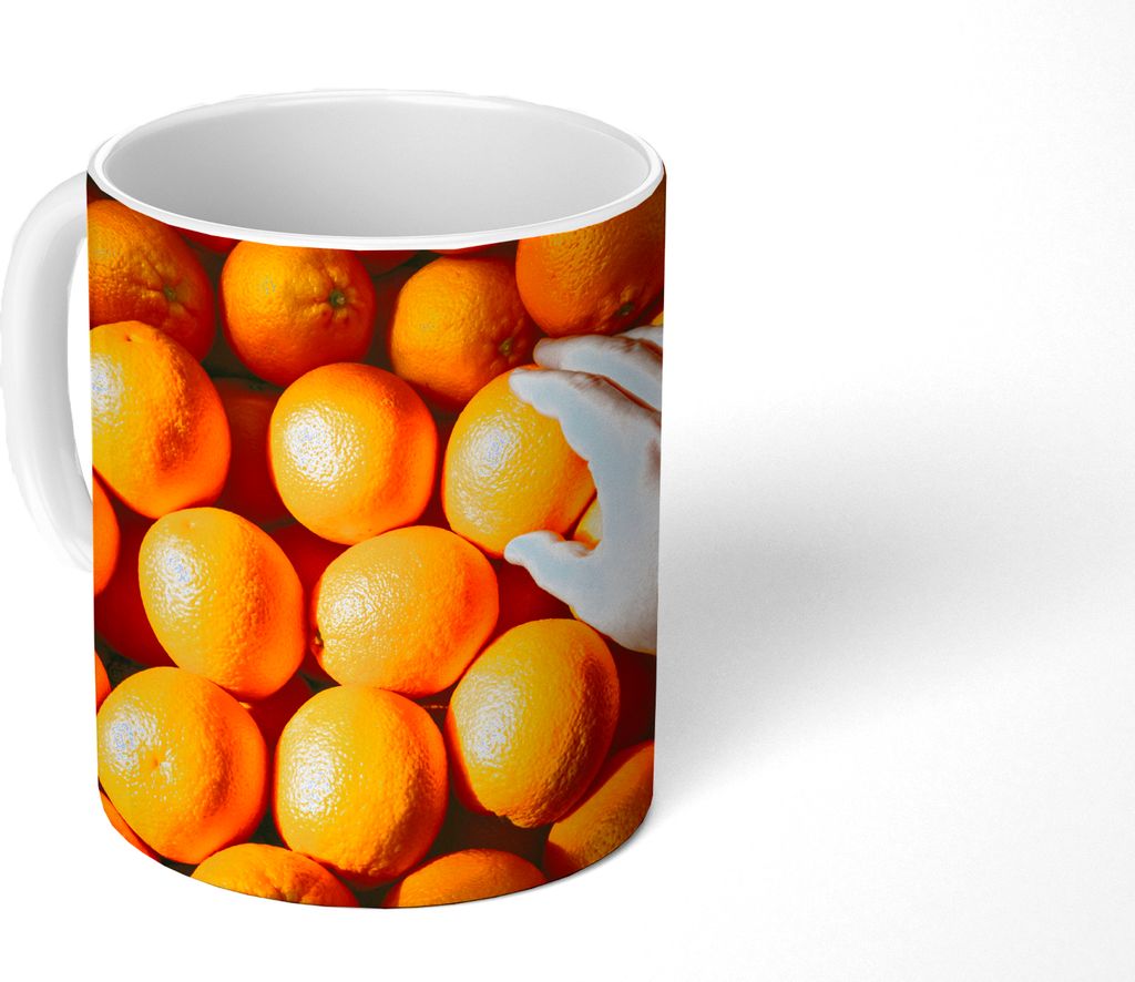 MuchoWow Tasse Kaffeetasse Kaffeebecher 350 ml Orange - Hand - Obst - Markt Teetasse - Fototasse - Becher - Keramikbecher - Teebecher - Kaffeetas...