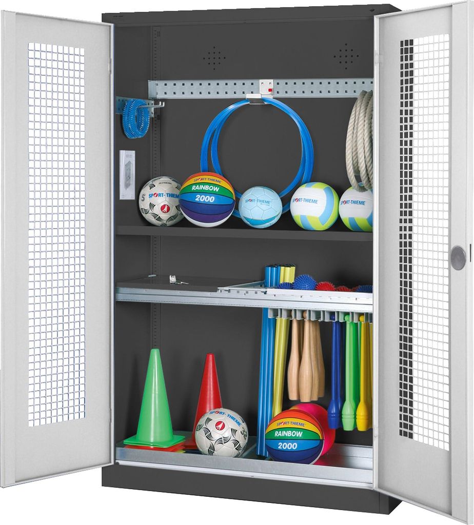 C+P Modul-Sportgeräteschrank "Komplettausstattung" mit Lochblech-Flügeltüren, HxBxT 195x120x50 cm, Lichtgrau (RAL 7035), Ergo-Lock Muldengriff, ...