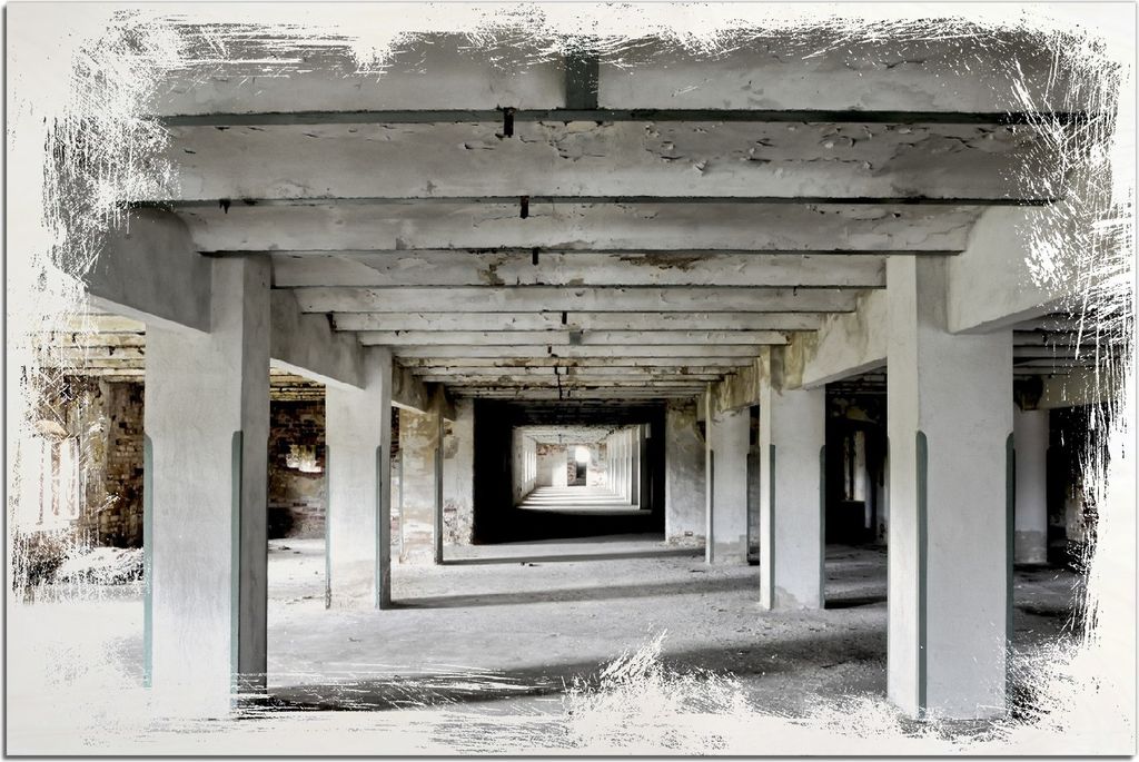 Kunstdrucke Wandbilder Holz in : Brillante Farben, Größe 60 x 90 cm Motiv Alte Industriehalle - einsame Lagerhalle einer Brauerei