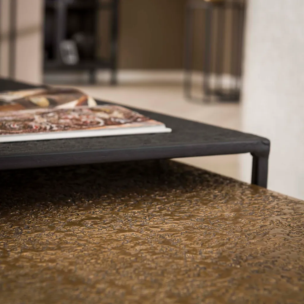 Table basse gain de place pour optimiser les petits salons sombres - 5