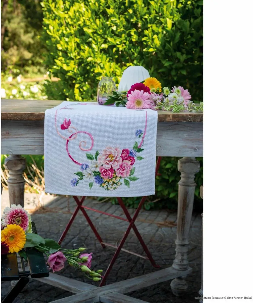 Kit Broderie Point de Croix Chemin de Table Fleurs Classiques à Broder soi-même