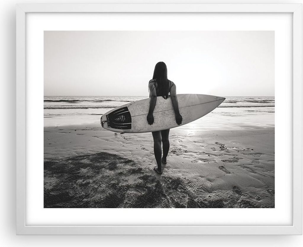 Gerahmtes Poster - Weißer Rahmen - Frau Strand Surfen - Produktbild 