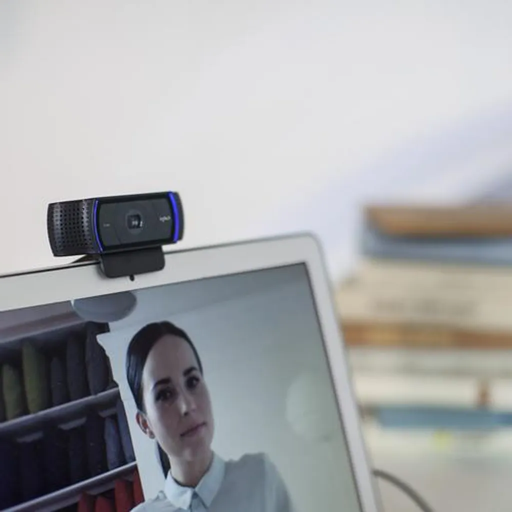 Logitech C920 HD Pro Webcam : Fini les Images Floues en Visioconférence - 14