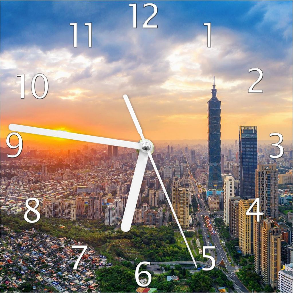 Wallario Design Wanduhr Skyline mit Wolkenkratzern aus Echtglas, Größe 20 x 20 cm