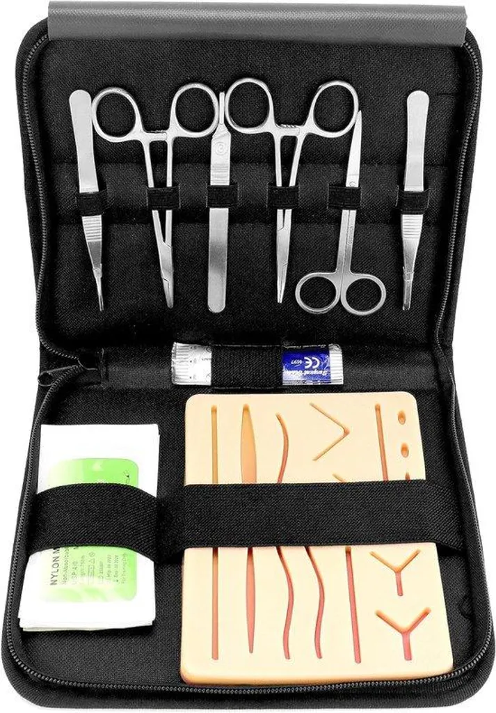Kit de suture avec tapis silicone réaliste et instruments de chirurgie