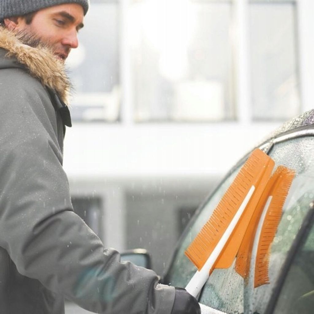 škrabka na led s metličkou do auta SnowXpert bílá Fiskars Obrázek produktu 13