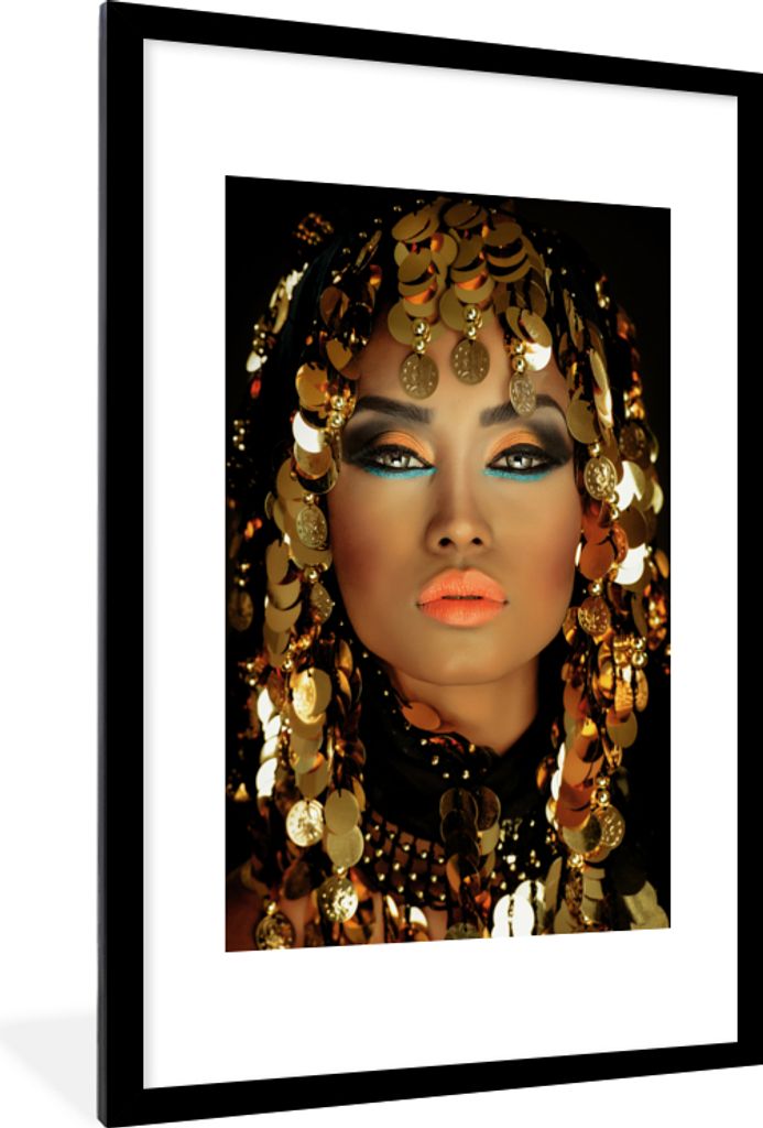 MuchoWow MuchoWow Gerahmtes Poster Frau - Kleopatra - Gold - Schmuck - Make-up - Luxus 60x90 cm - Poster mit zchwarzem Bilderrahmen - Dekoratio...
