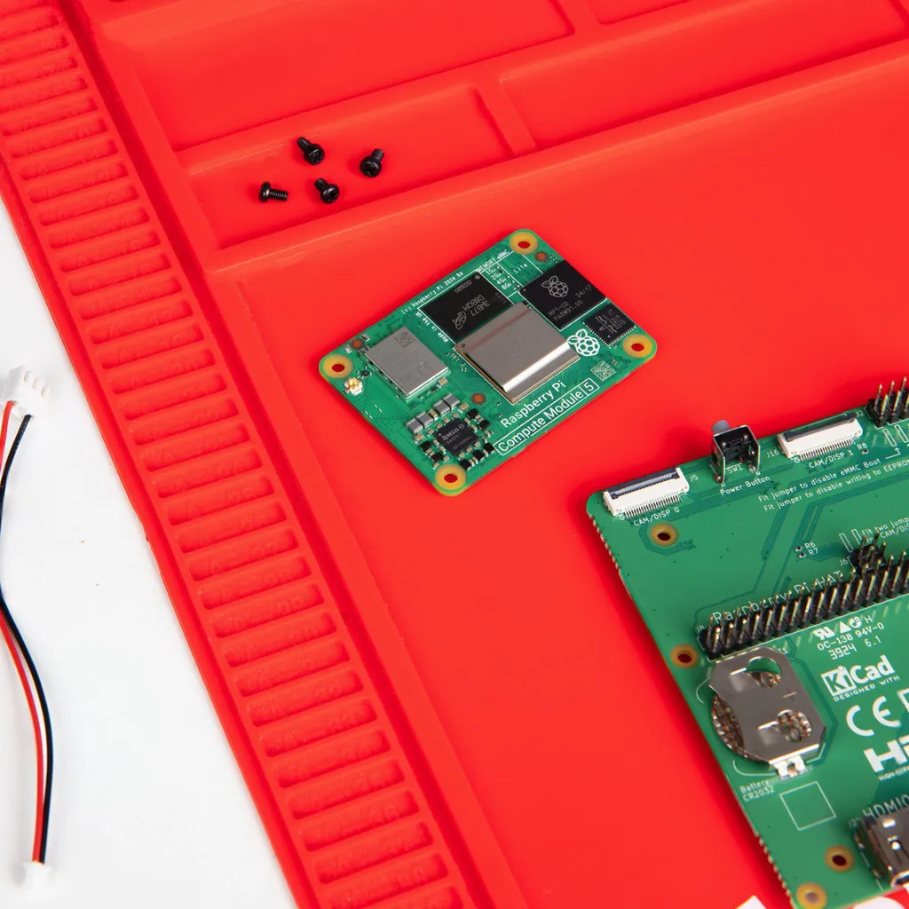 Module Calcul Raspberry Pi 5 4Go eMMC Carte Embarquée IO WiFi Bluetooth