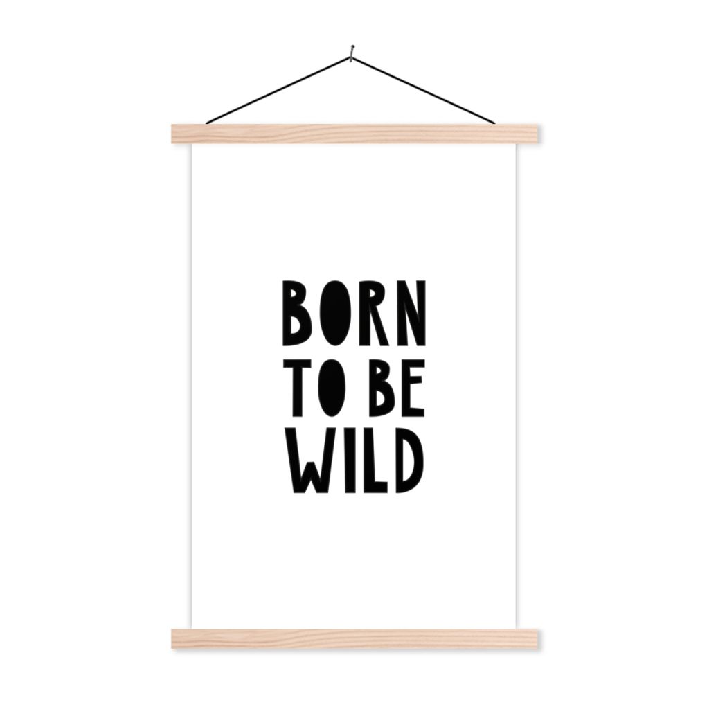 MuchoWow Textilposter Zitate - Geboren um wild zu sein - Baby - Kinder - Sprichwörter 120x180 cm mit holzfarbenen Rahmen - Textil-Plakat