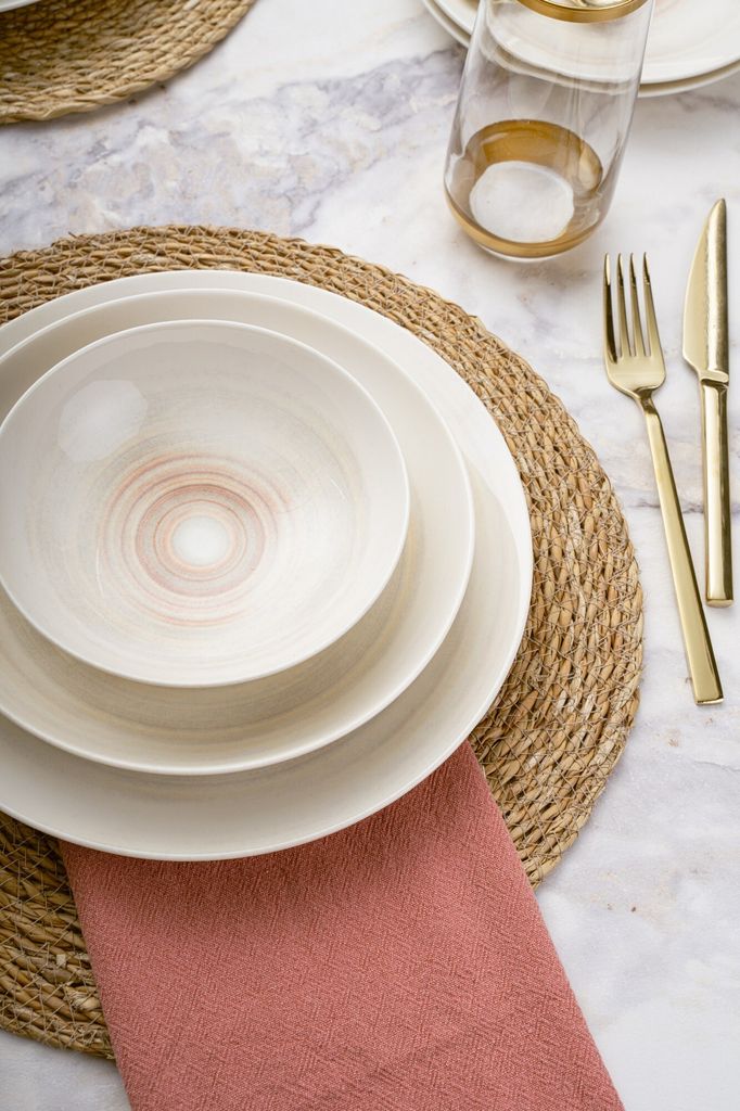 Hermia Concept, Hochwertiges 24-teiliges Dinner Set aus 100% Porzellan | 6 Servierplatten (25x25cm), 6 Teller (20x20cm), 6 Schalen (15x15cm), 6 Des...