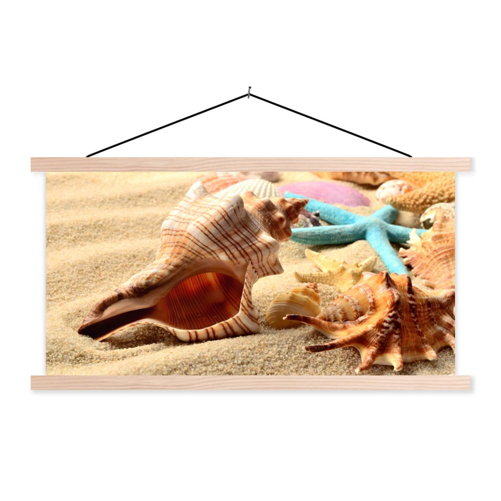 MuchoWow Textilposter Seesterne - Muscheln - Sand - Strand 120x60 cm mit holzfarbenen Rahmen - Klemmleiste