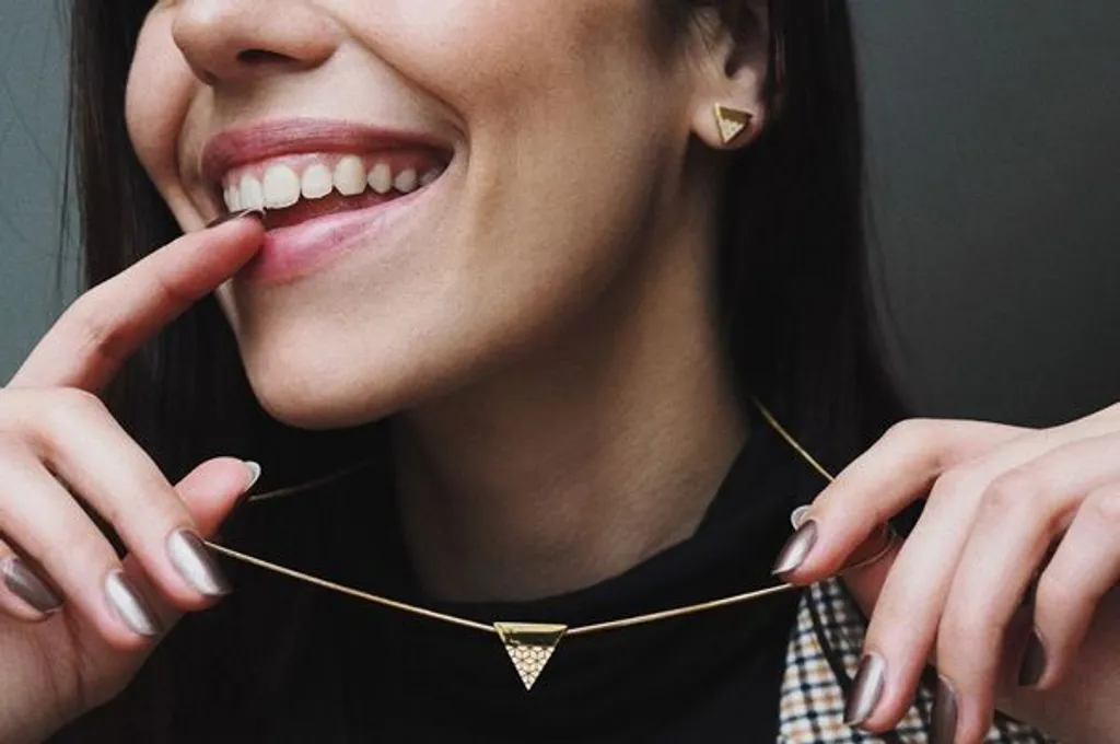 Collana Virie Triangolo BeWooden: Gioiello Geometrico Minimalista - 6