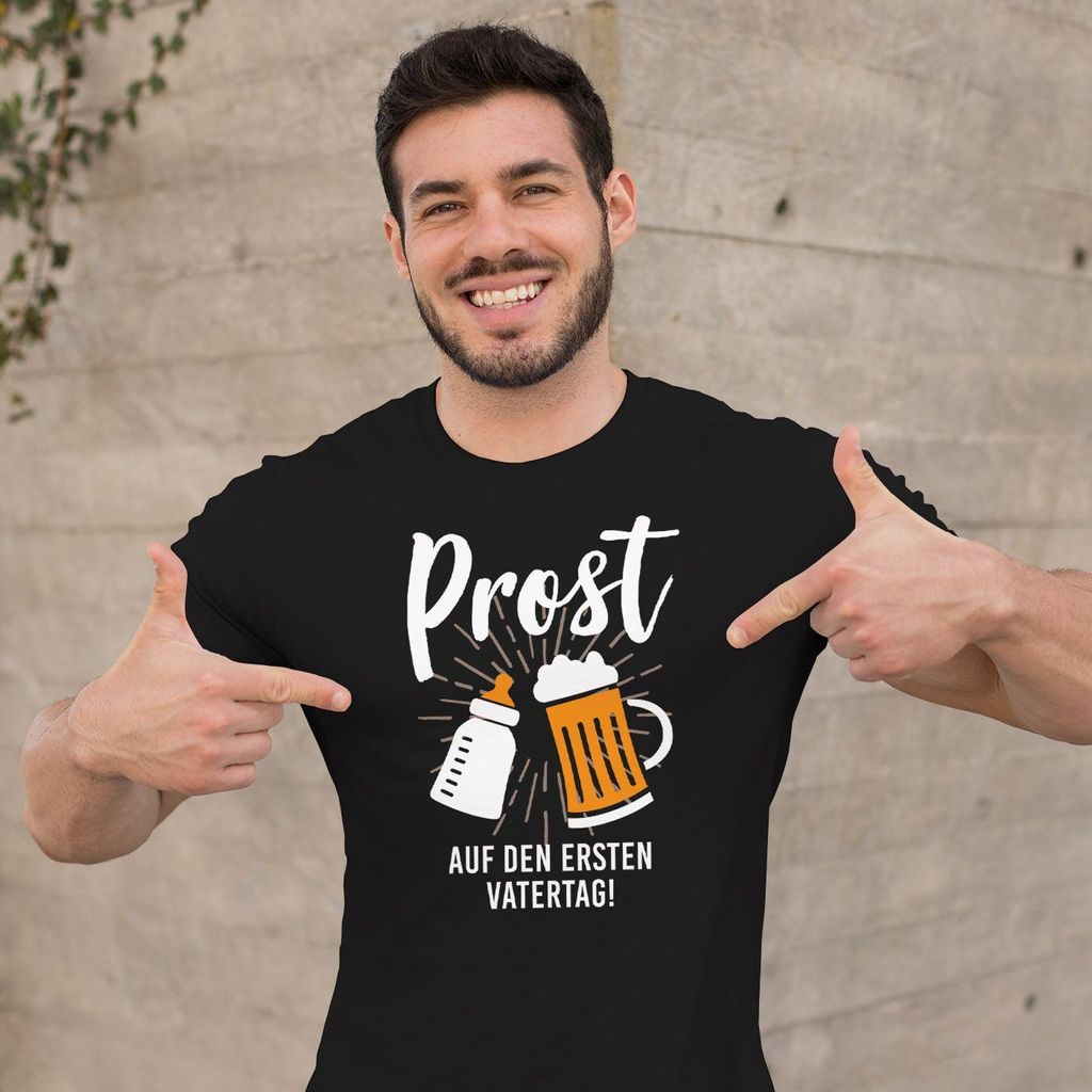 Herren T-Shirt Geschenk Prost zum ersten Vatertag Papa Spruch lustig Bierflasche Milchflasche Moonworks schwarz L