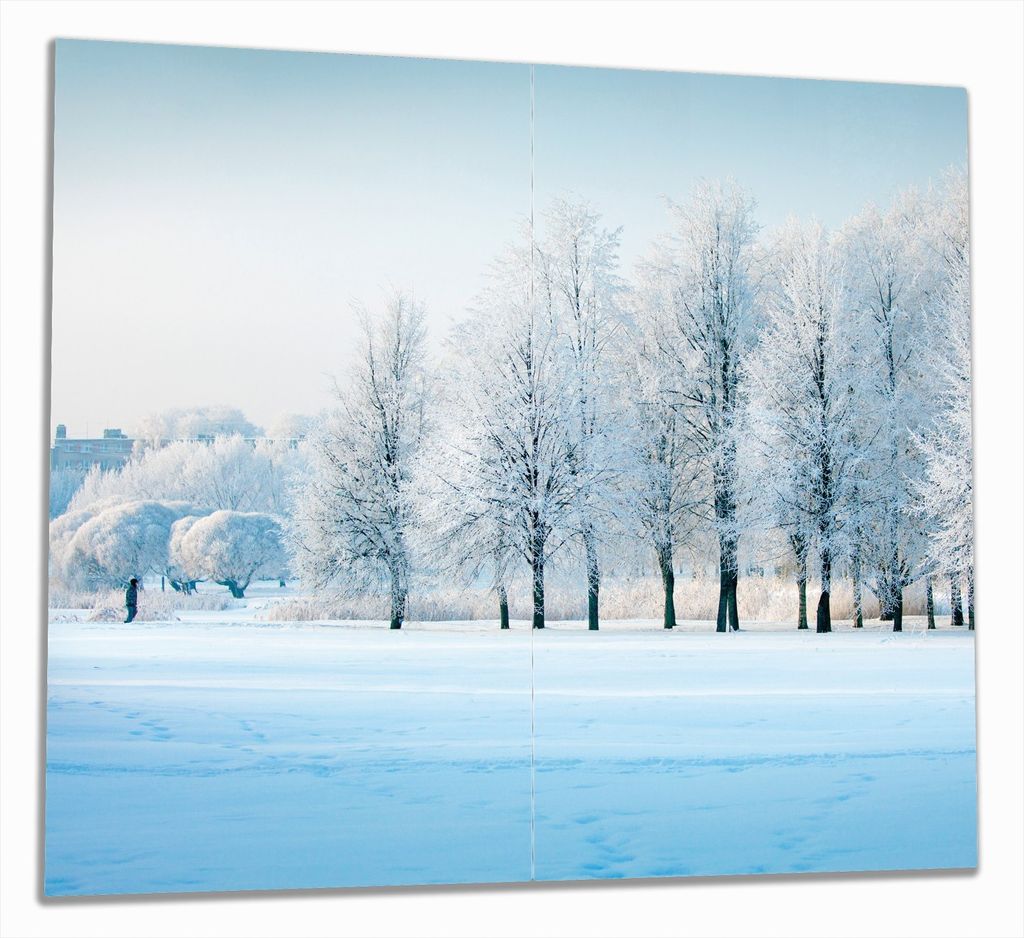Wallario Herdabdeckplatte aus Glas, Größe 60 x 52 cm 2-teilig, Motiv Verschneite Bäume in einer Winterlandschaft