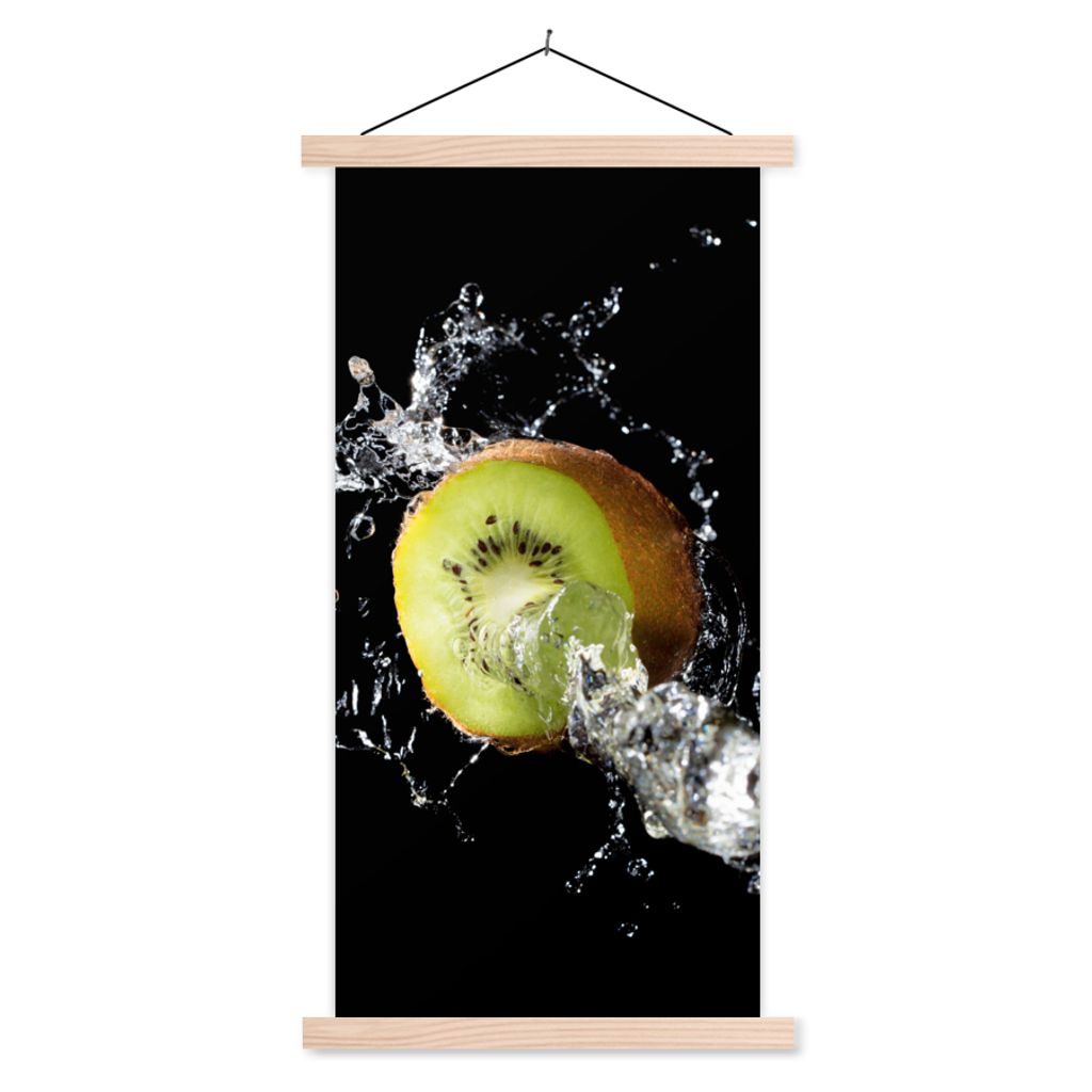 MuchoWow Textilposter Kiwi - Obst - Stillleben - Wasser - Schwarz 60x120 cm mit holzfarbenen Rahmen - Holz