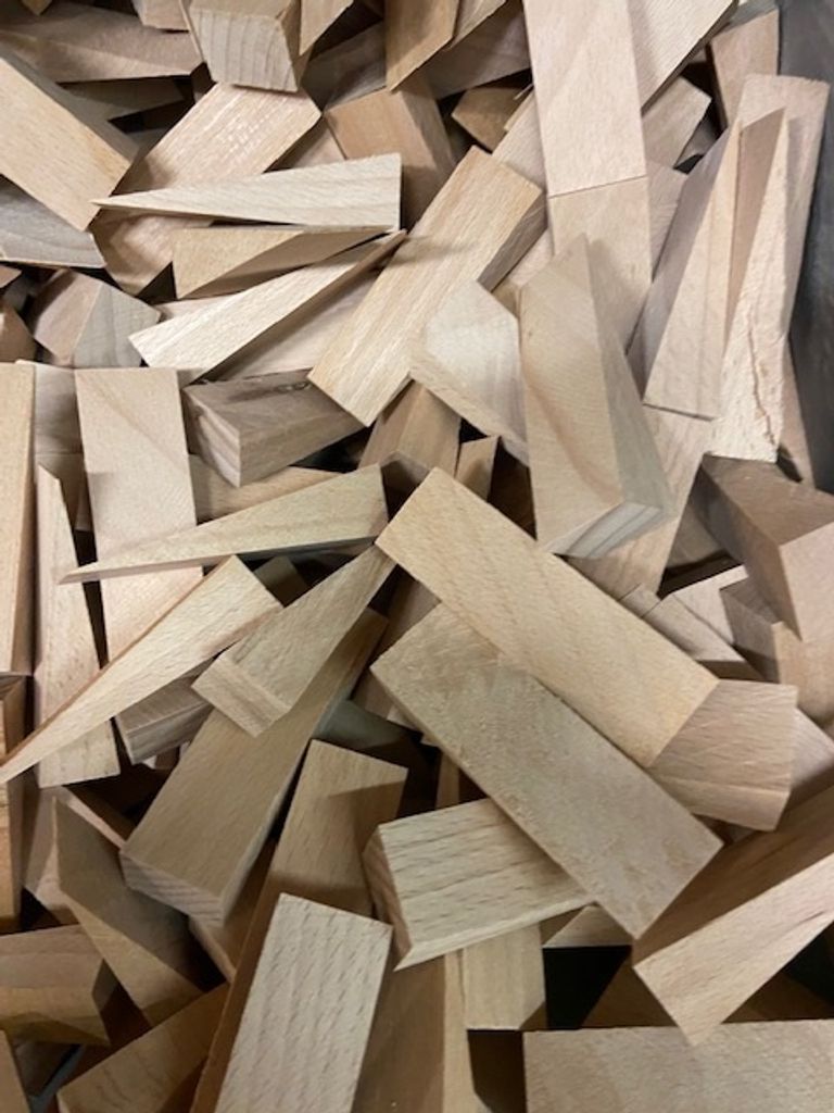 50 Hartholz Montagekeile trocken gehobelt 80x25x20mm mit Schräge
