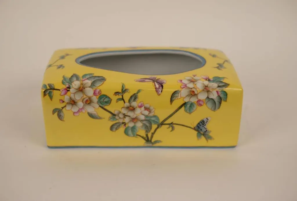 Accessoire déco chic : boîte à mouchoirs fleurs jaunes pour salon et bureau
