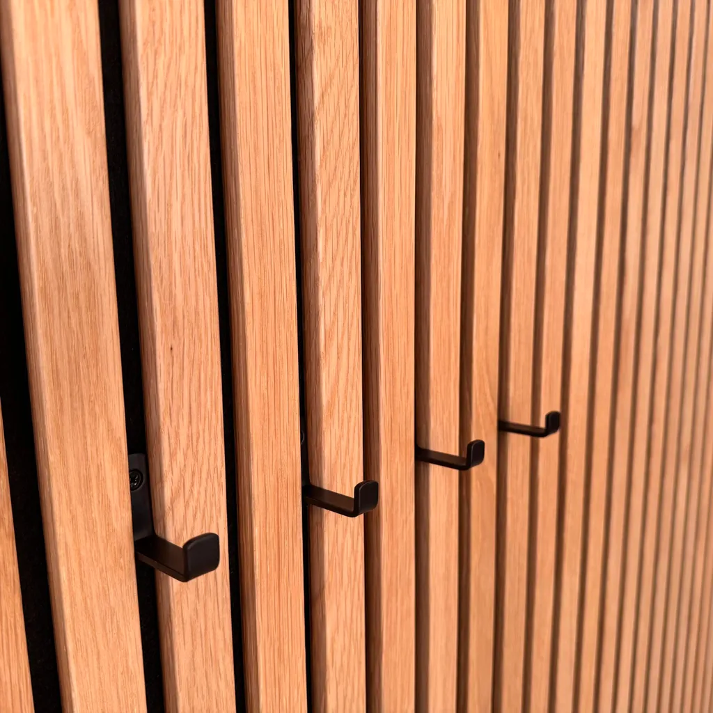 Accrocher panneau acoustique dans un bureau avec crochet 13 mm
