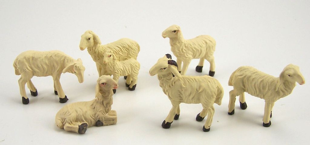 Schafe Set 6 Teile aus Polyresin. Für Krippenfiguren 10-11 cm. Krippentiere