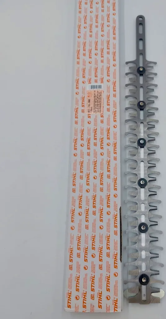 Remplacer la lame de votre taille-haie STIHL HSA 56/66 - Modèle 500 mm