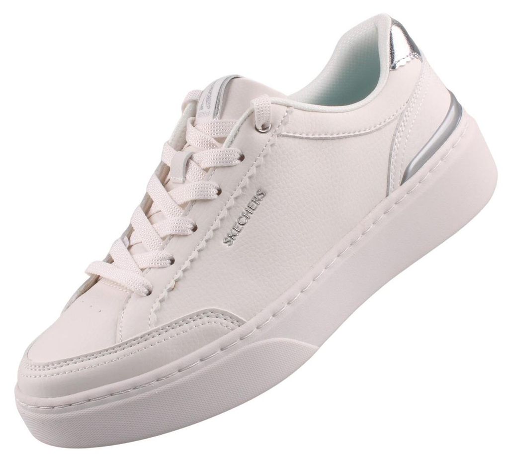 Das Bild zeigt einen weißen Freizeitschuh mit einer einfachen und eleganten Optik. Der Schuh ist von der linken Seite zu sehen und hat eine weiße Sohle.