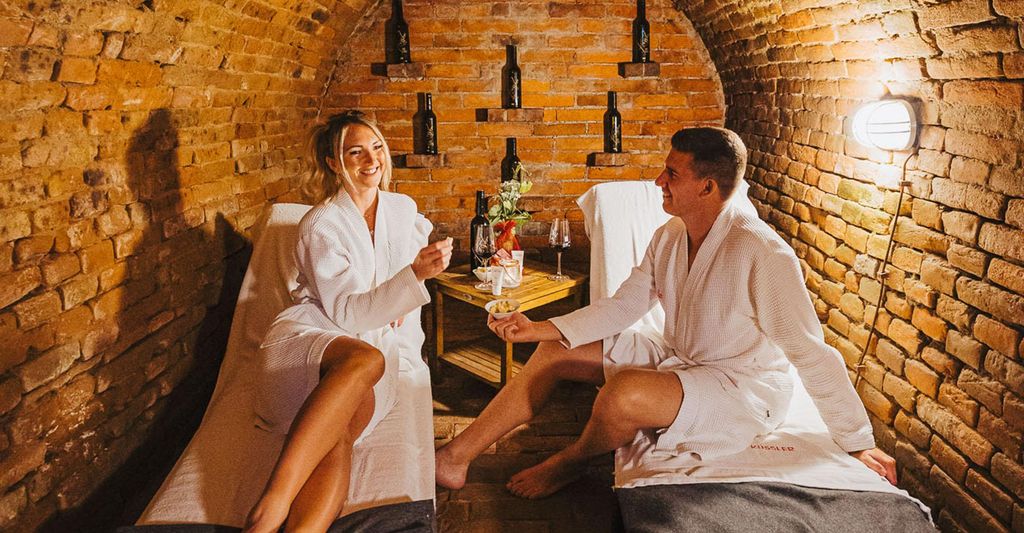 mydays Übernachtung im Weinfass Deluxe mit Wellness Grub an der March; Erlebnis verschenken oder selbst erleben; Gutschein für 4 Person(en)