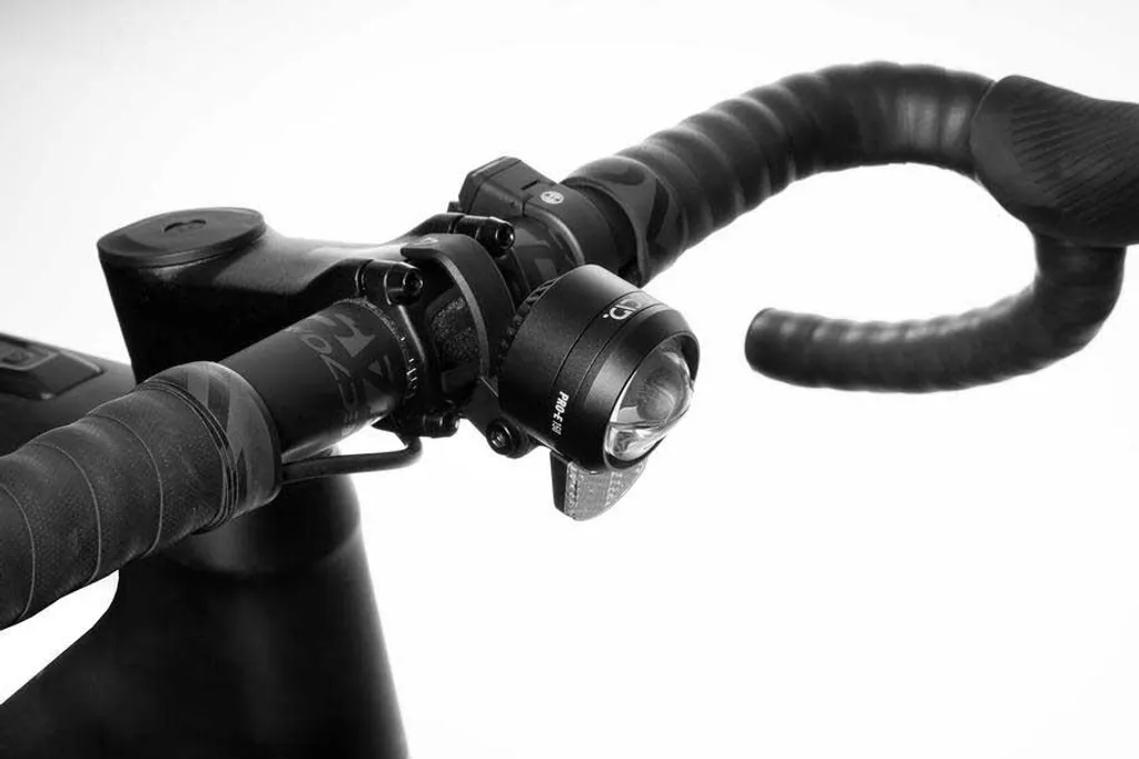 Phare avant Acid Pro-E 150 X-Connect pour vélo électrique Cube Bosch