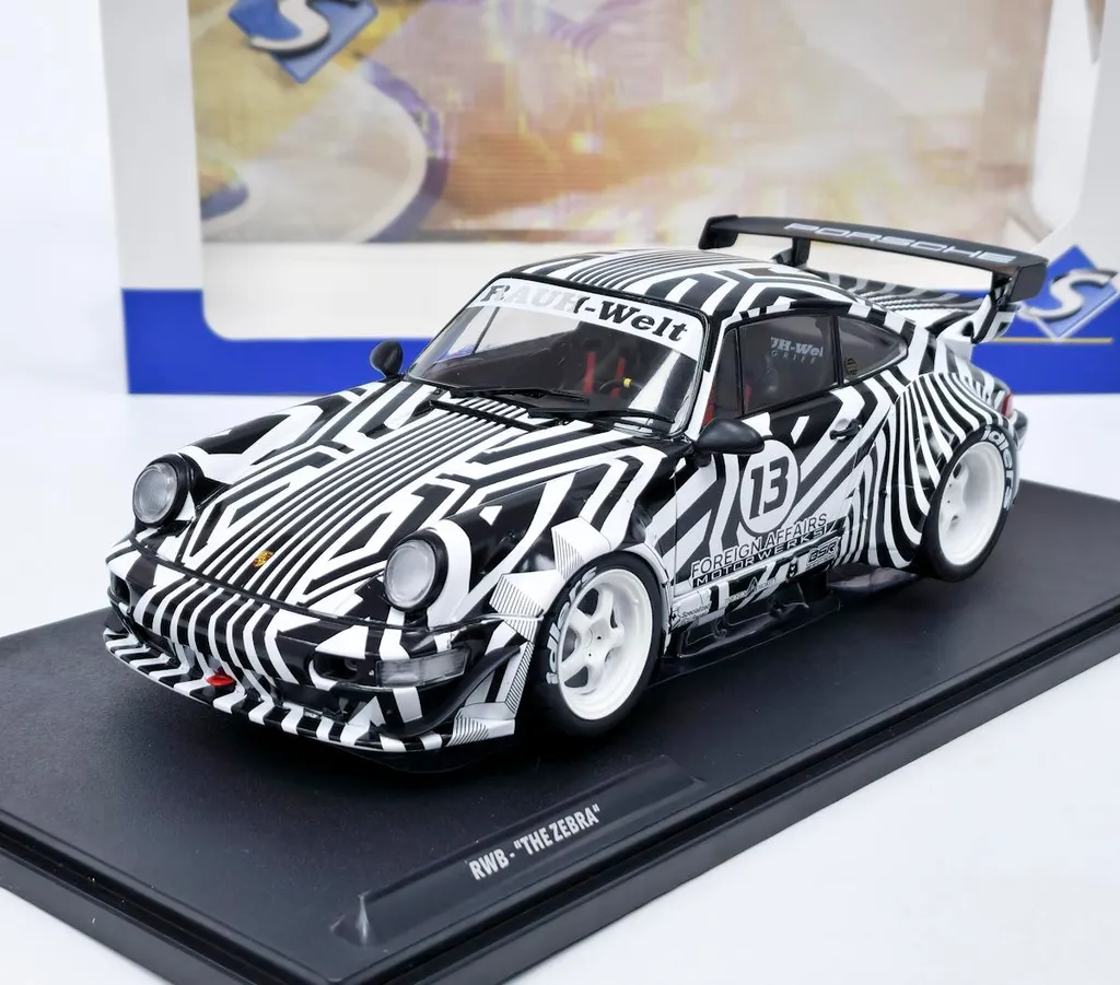 Exposition Porsche RWB The Zebra 2022 1:18 Solido - Miniature Déco
