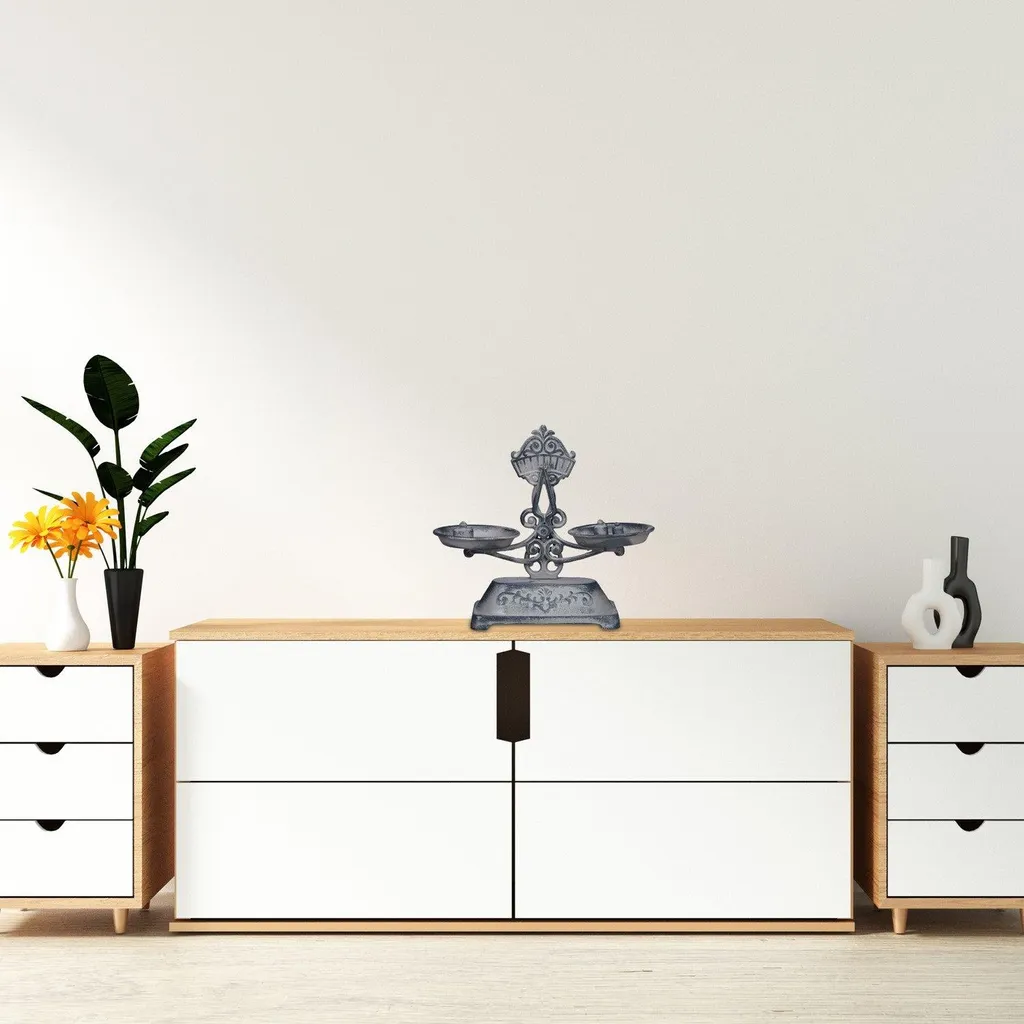 Écailles décoratives style antique pour masquer défauts sur meuble
