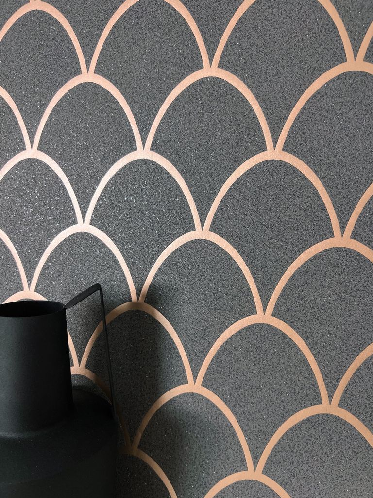NEWROOM Tapete Anthrazit Vliestapete Fischschuppen - Mustertapete Modern Kupfer Bronze Glanz Glitzer Retro Grafisch Glanztapete
