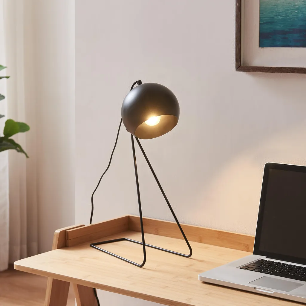 Lampada da Tavolo Oldibro: Atmosfera Industrial in Metallo Nero