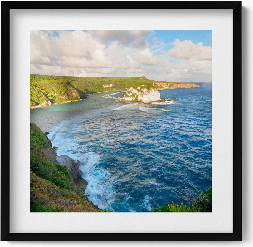 Klippenstrand und Meereswellen– Wandbild mit Rahmen – Gerahmtes Bild – Wanddekoration – 50x50 cm – Schwarz Rahmen