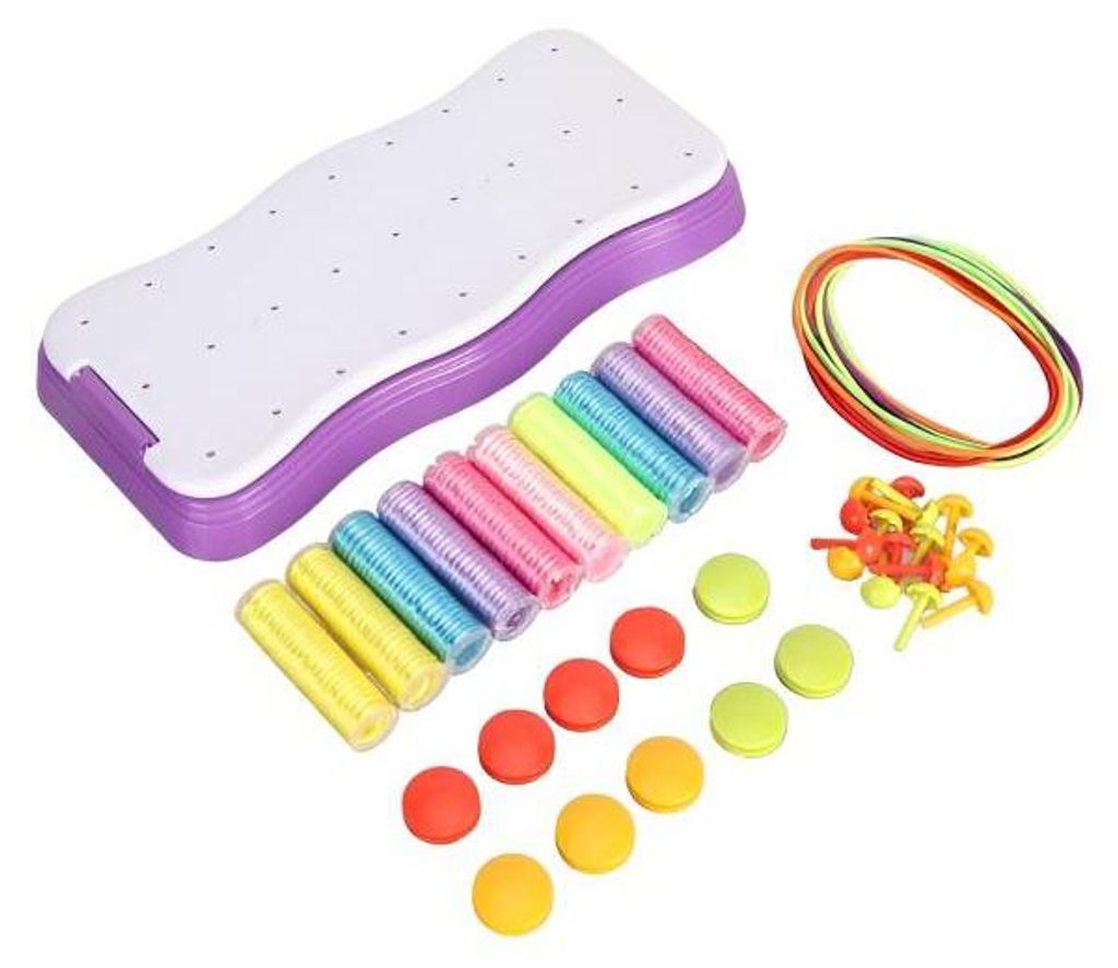 Multicolor-Bastelset mit lila und weißem Steckbrett, verschiedenen farbigen Gummibändern, Plastikröhrchen, Stiften und Knöpfen