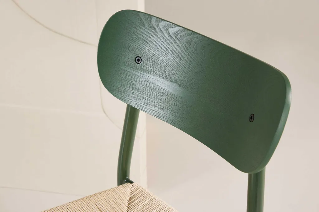 Chaise Polly Verte Empilable : La Solution Design pour Ranger Facilement