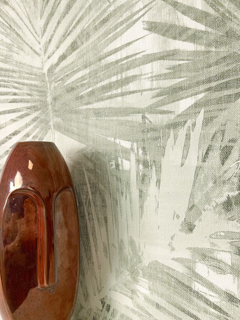 NEWROOM Tapete Grün Vliestapete Dschungel - Mustertapete Modern Creme Palmen Blätter Blumentapete Tropisch Dschungeltapete