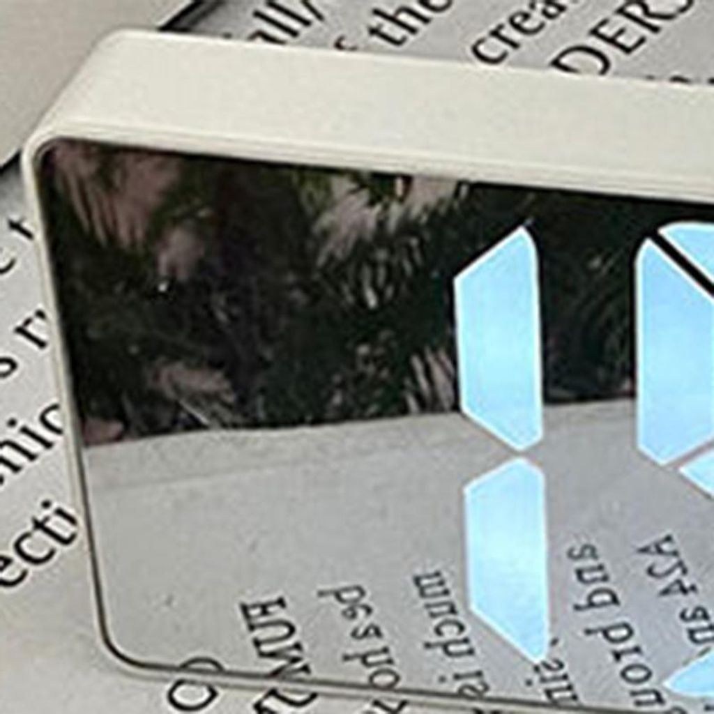 LED-Spiegel Digitaler Wecker Smart Silent Desktop Wecker Studenten Elektronische Uhr mit Ladekabel Weißes Gehäuse Wird ohne Batterie geliefert