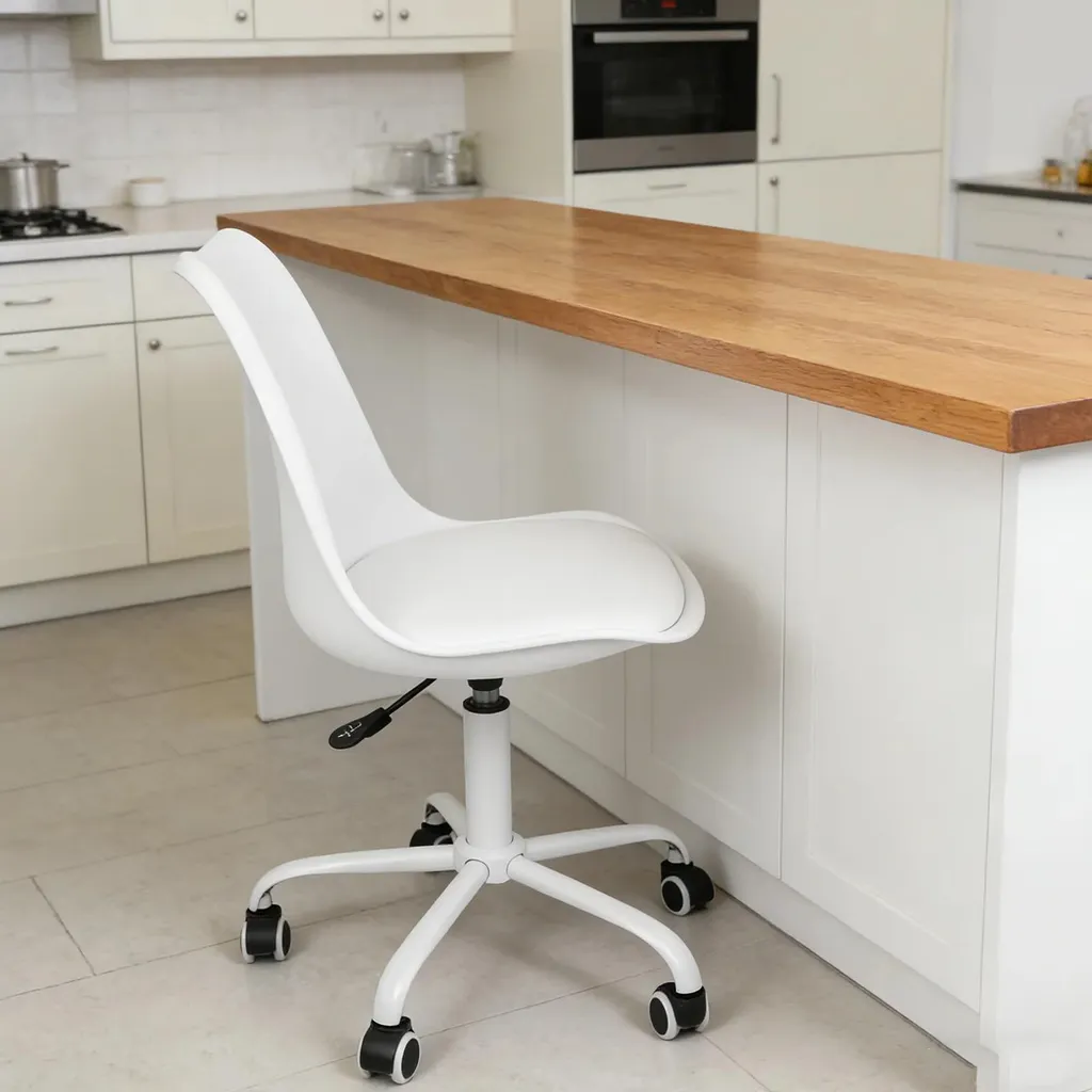 Chaise de bureau blanche pour télétravail ergonomique - Format Compact