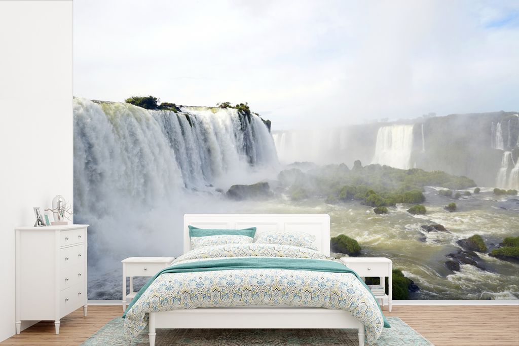 MuchoWow Fototapete für Wohnzimmer oder Schlafzimmer Wandtapete Vinyl Motivtapete Die Iguazú-Wasserfälle unter einer schönen Wolkendecke im I...